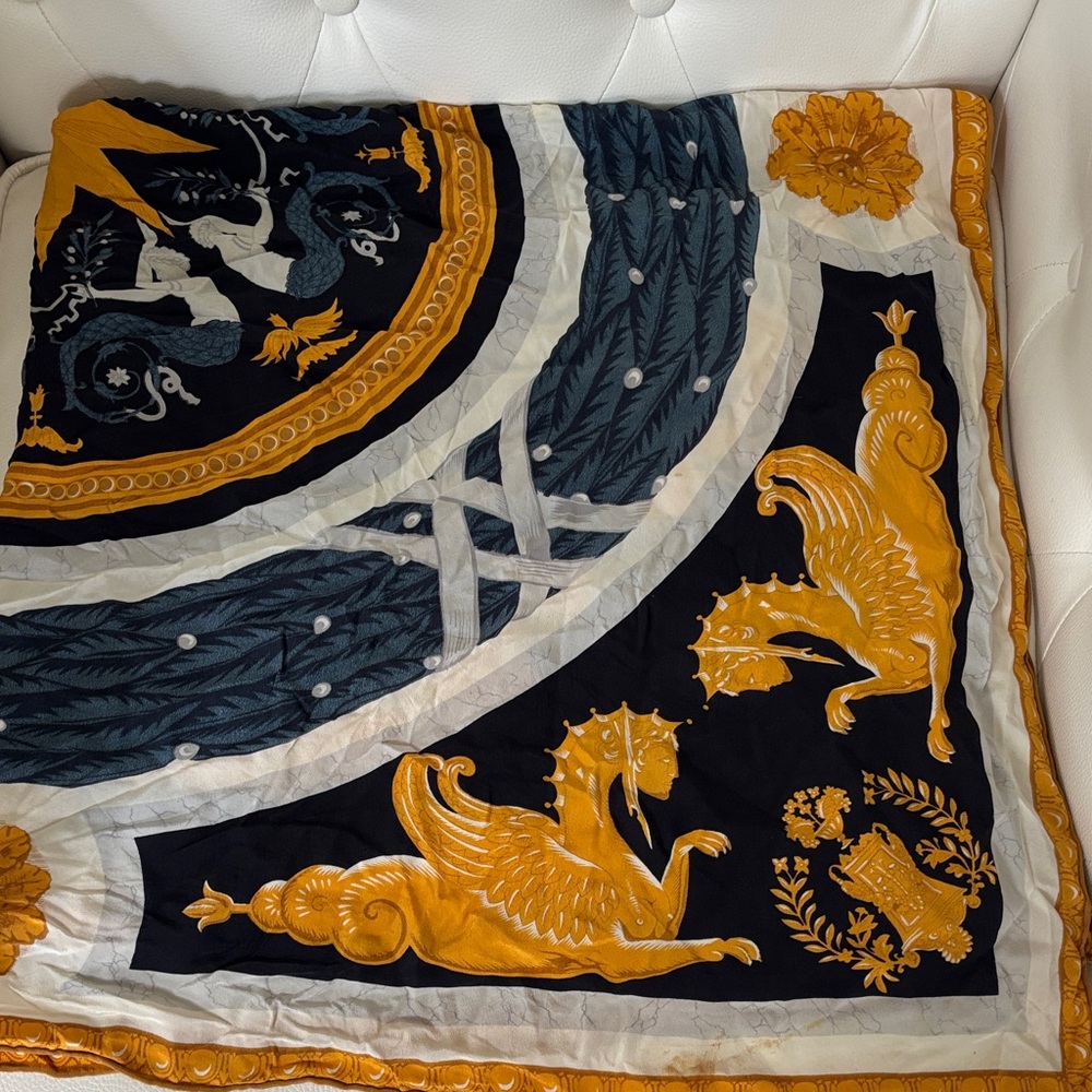 Elegant Black and Gold English Eccentrics 100 % Scarf - Picture 7 of 12